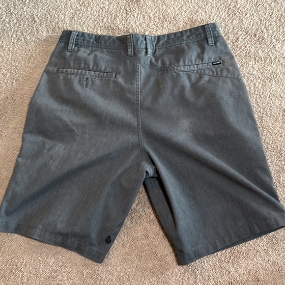 Volcom shorts - Picture 3 of 4